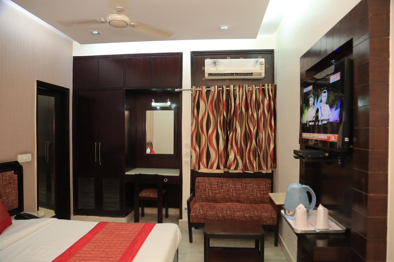 Hotel Sundeep Inn New Delhi Extérieur photo