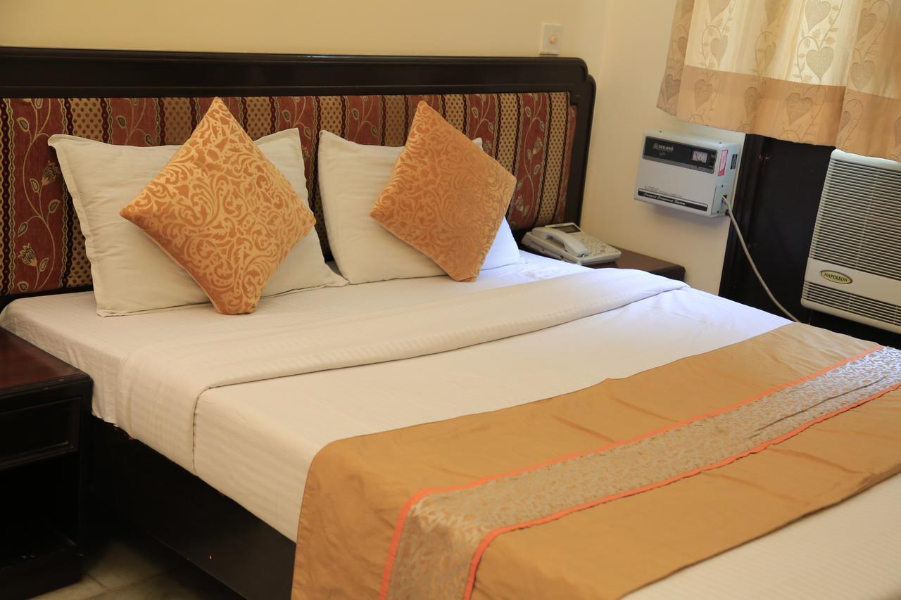 Hotel Sundeep Inn New Delhi Extérieur photo