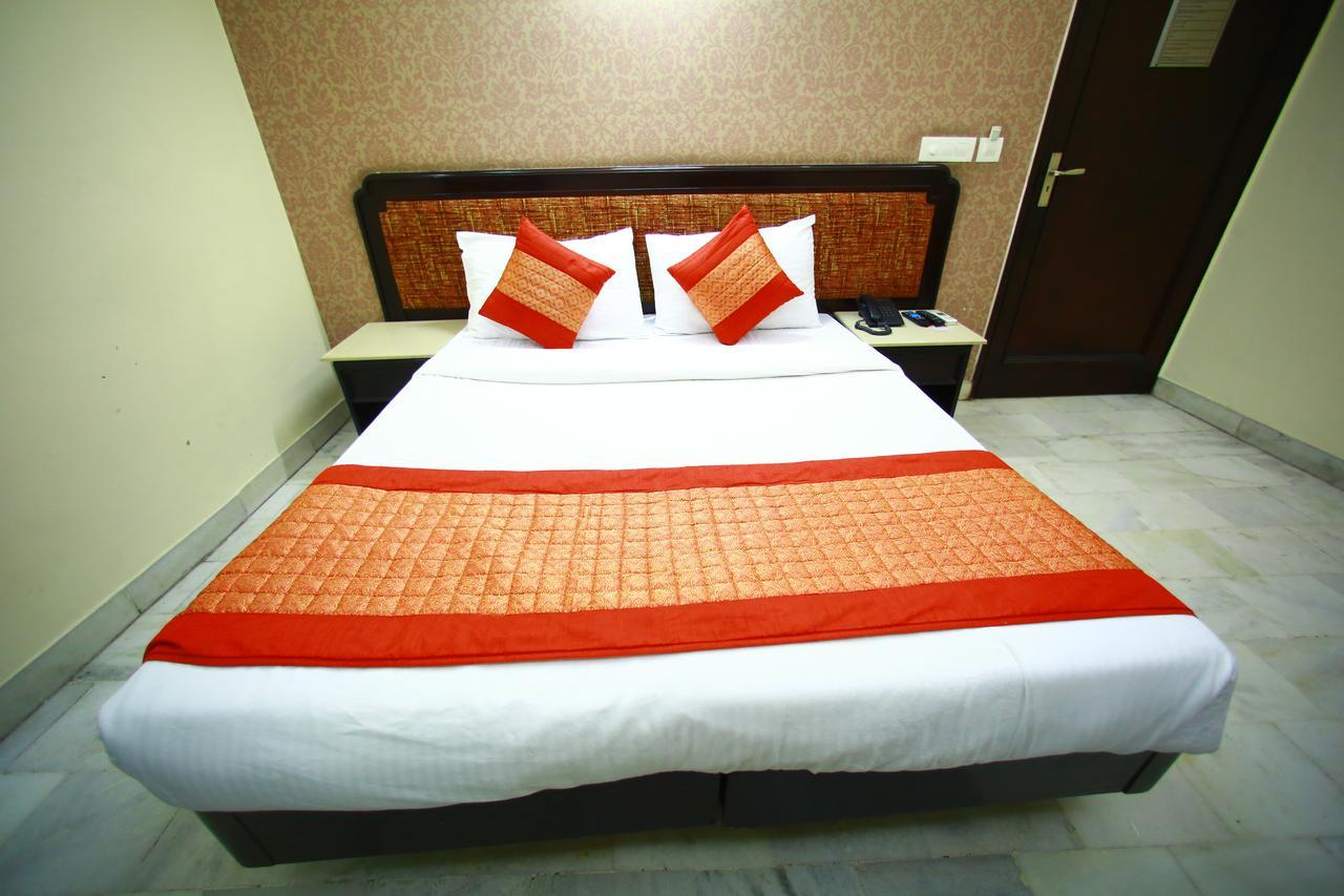 Hotel Sundeep Inn New Delhi Extérieur photo